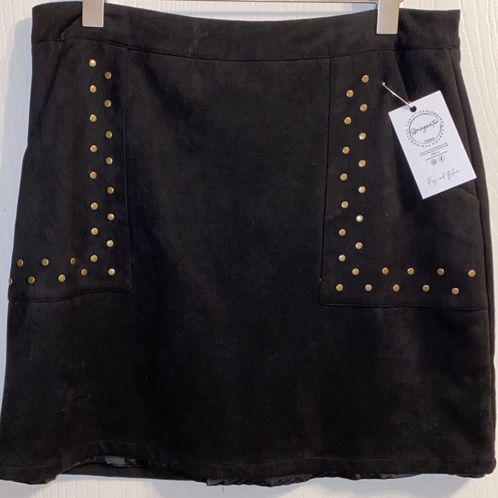 Sugar & lips large polyester and spandex skirt with pockets.